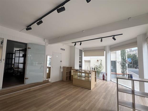 Commerce Location 86000 POITIERS