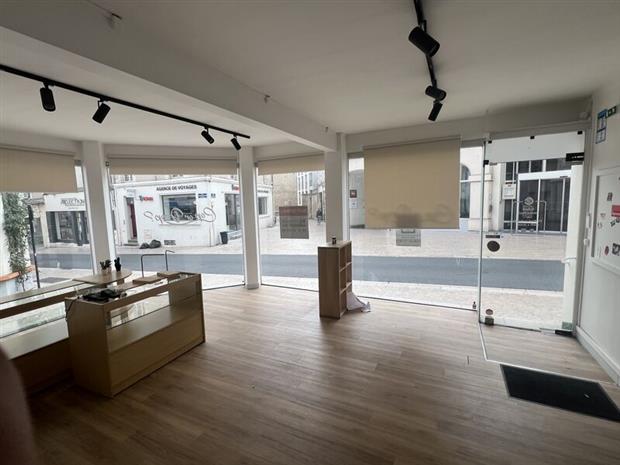 Commerce Location 86000 POITIERS