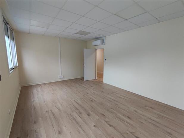 Bureau Location 86580 BIARD