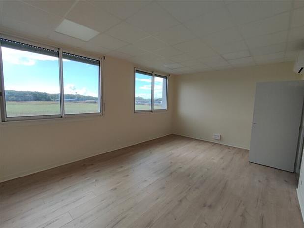 Bureau Location 86580 BIARD