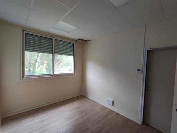 Bureau Location 86580 BIARD